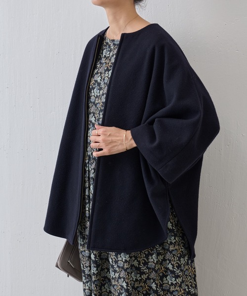 BEARDSLEY(ビアズリー)の「ウールポンチョコート(ノーカラージャケット・レディース・キャメル/ネイビー・FREE)」の3枚目の写真