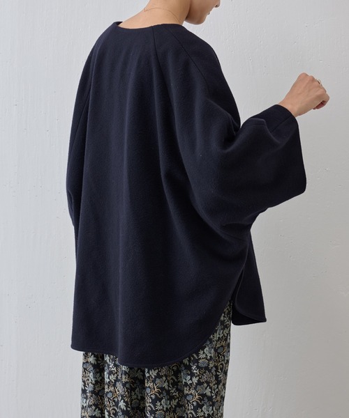 BEARDSLEY(ビアズリー)の「ウールポンチョコート(ノーカラージャケット・レディース・キャメル/ネイビー・FREE)」の5枚目の写真