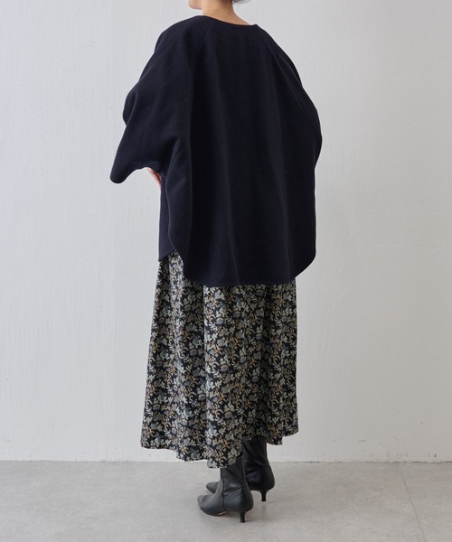 BEARDSLEY(ビアズリー)の「ウールポンチョコート(ノーカラージャケット・レディース・キャメル/ネイビー・FREE)」の8枚目の写真