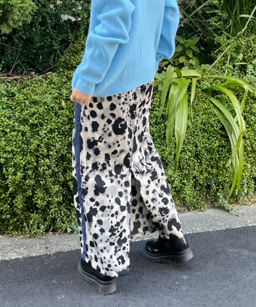 mi via loca(ミヴィアロカ)の「レオパードサイドラインスカート(スカート・レディース・ブラック/ブラウン・FREE)」の6枚目の写真