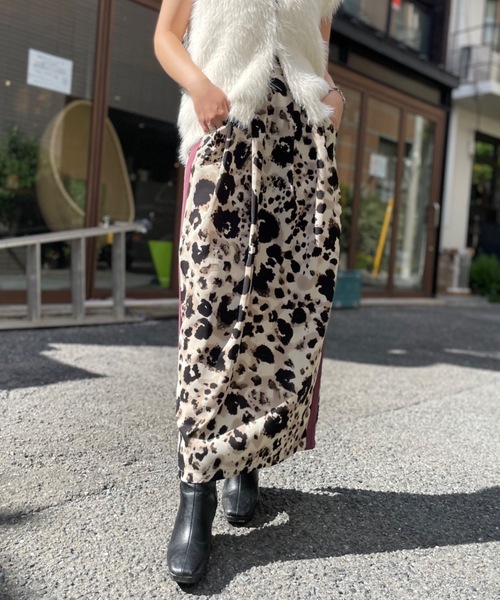 mi via loca(ミヴィアロカ)の「レオパードサイドラインスカート(スカート・レディース・ブラック/ブラウン・FREE)」の14枚目の写真