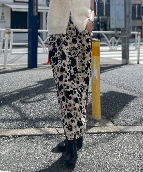 mi via loca(ミヴィアロカ)の「レオパードサイドラインスカート(スカート・レディース・ブラック/ブラウン・FREE)」の16枚目の写真