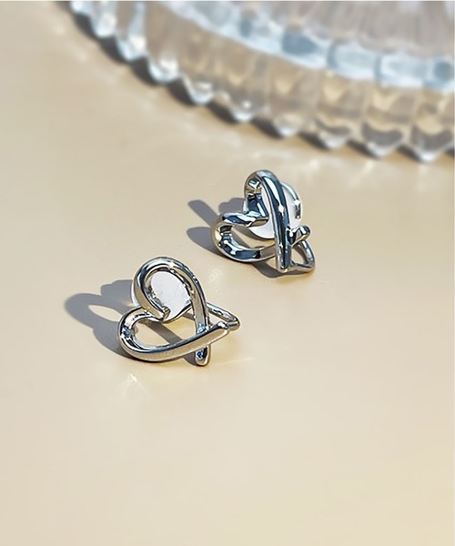 LA VORAGINE（ラ ヴォラジネ）の「ハートデザインイヤリング（イヤリング・レディース・シルバー/ピンクゴールド/ゴールド/シルバー系1/ゴールド系1・FREE）」の6枚目の写真