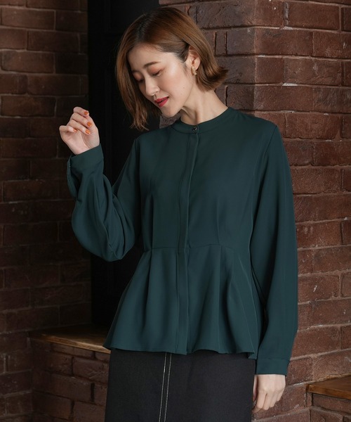 TRUDEA(トルディア)の「ペプラムブラウス(シャツ/ブラウス・レディース・ダークグリーン/グレイッシュベージュ/モカ/チャコールグレー/グレイッシュブルー/グリーン・LARGE/MEDIUM)」の16枚目の写真