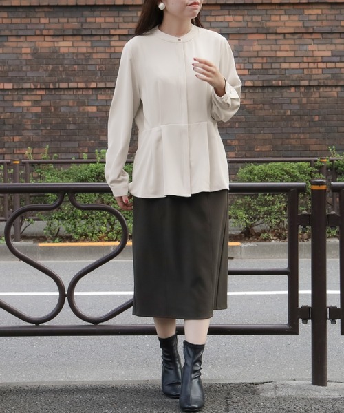 TRUDEA(トルディア)の「ペプラムブラウス(シャツ/ブラウス・レディース・ダークグリーン/グレイッシュベージュ/モカ/チャコールグレー/グレイッシュブルー/グリーン・LARGE/MEDIUM)」の11枚目の写真