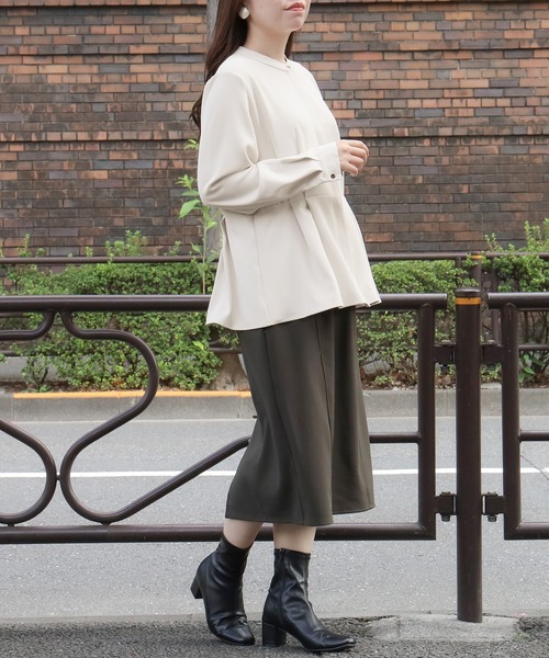 TRUDEA(トルディア)の「ペプラムブラウス(シャツ/ブラウス・レディース・ダークグリーン/グレイッシュベージュ/モカ/チャコールグレー/グレイッシュブルー/グリーン・LARGE/MEDIUM)」の12枚目の写真