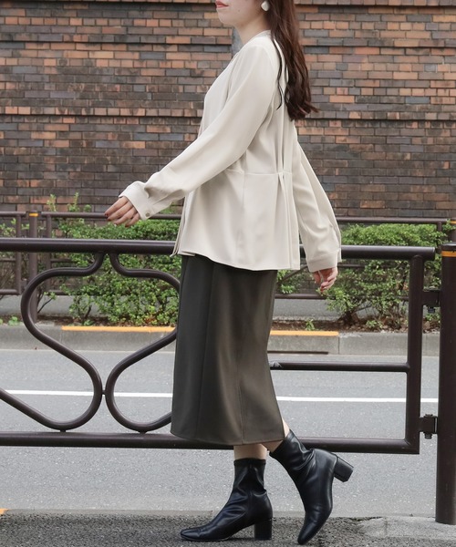 TRUDEA(トルディア)の「ペプラムブラウス(シャツ/ブラウス・レディース・ダークグリーン/グレイッシュベージュ/モカ/チャコールグレー/グレイッシュブルー/グリーン・LARGE/MEDIUM)」の13枚目の写真