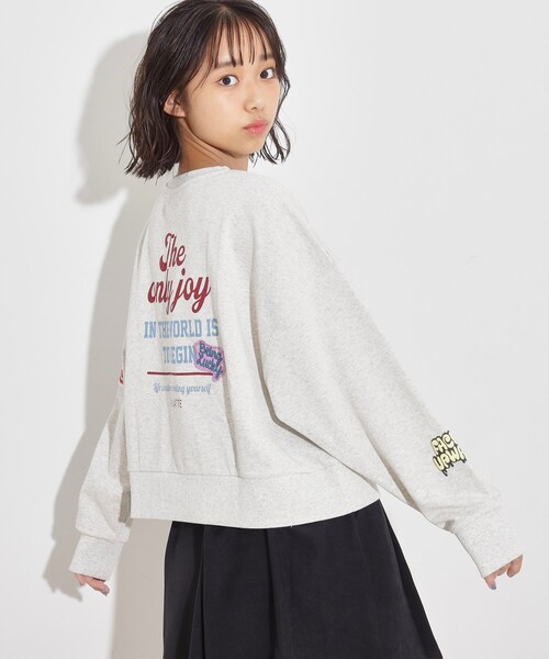 PINK-latte（ピンクラテ）の「◆ワッペンデザイン裏毛プルオーバー（スウェット・キッズ・チャコールグレー/ライトグレー/カーキ/ダークオレンジ・16/15 /14）」の3枚目の写真