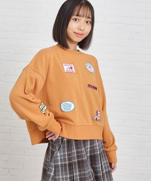 PINK-latte（ピンクラテ）の「◆ワッペンデザイン裏毛プルオーバー（スウェット・キッズ・チャコールグレー/ライトグレー/カーキ/ダークオレンジ・16/15 /14）」の4枚目の写真