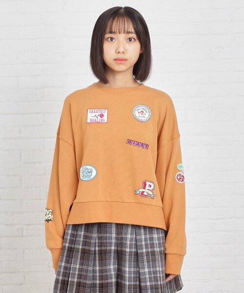 PINK-latte（ピンクラテ）の「◆ワッペンデザイン裏毛プルオーバー（スウェット・キッズ・チャコールグレー/ライトグレー/カーキ/ダークオレンジ・16/15 /14）」の5枚目の写真