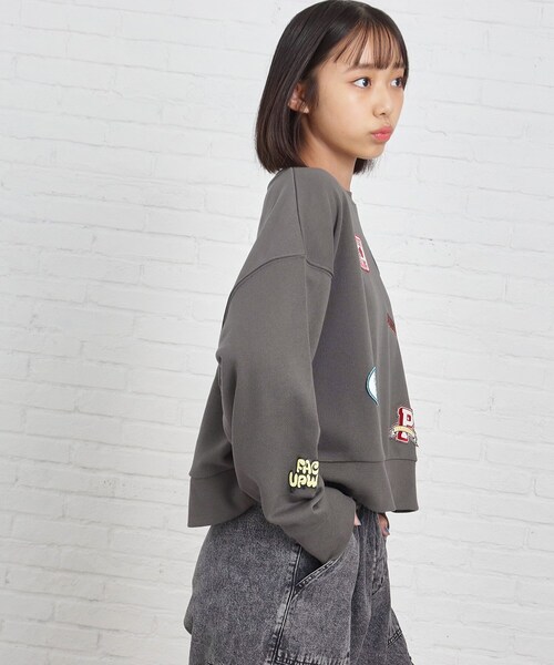 PINK-latte（ピンクラテ）の「◆ワッペンデザイン裏毛プルオーバー（スウェット・キッズ・チャコールグレー/ライトグレー/カーキ/ダークオレンジ・16/15 /14）」の17枚目の写真