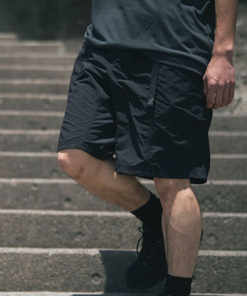 Gramicci(グラミチ)の「Gramicci / 別注 ナイロン ギアショーツ(その他パンツ・メンズ・ブラック/ベージュ・LARGE/MEDIUM/SMALL/X-LARGE)」の1枚目の写真