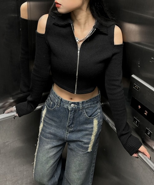 LVEU.(ラブユ.)の「【LVEU.】ショルダーカットアウトフロントジップトップス / トップス 襟付き リブ カットアウト ジップ フロントファスナー クロップド ショート丈 ブラック アイボリー グレー(Tシャツ/カットソー・レディース・ブラック/アイボリー/グレー・FREE)」の2枚目の写真