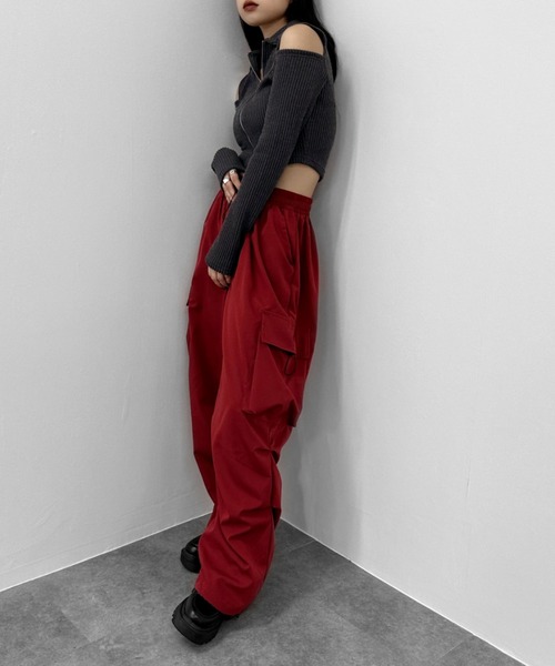LVEU.(ラブユ.)の「【LVEU.】ショルダーカットアウトフロントジップトップス / トップス 襟付き リブ カットアウト ジップ フロントファスナー クロップド ショート丈 ブラック アイボリー グレー(Tシャツ/カットソー・レディース・ブラック/アイボリー/グレー・FREE)」の5枚目の写真