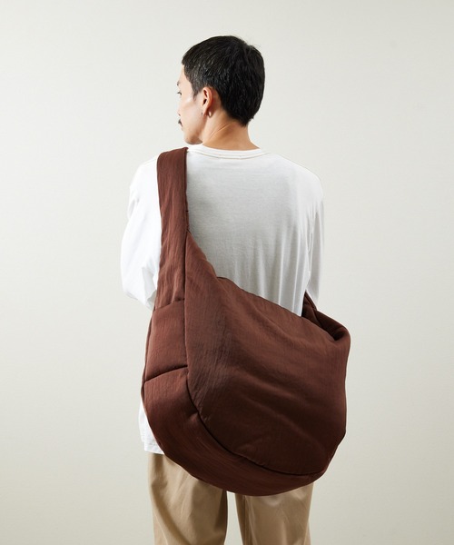 ITTI イッチ / ANNIE PUFFER BIG MOON BAG / CERATO BRIGHT