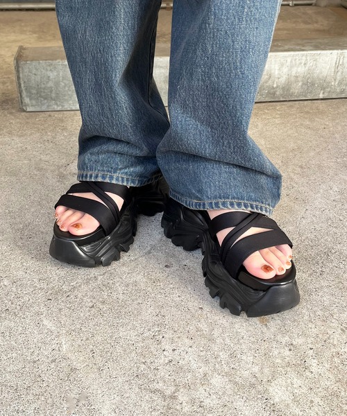 SPIRALGIRL（スパイラルガール）の「ベルクロ厚底スポーツダットサンダル（サンダル・レディース・ブラック・LARGE/MEDIUM）」の2枚目の写真