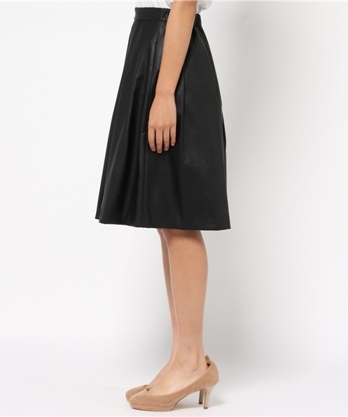 La TOTALITE（ラトータリテ）の「フェイクレザー タックスカート◆（スカート・レディース・ブラック/ブラウン・36/38）」の9枚目の写真