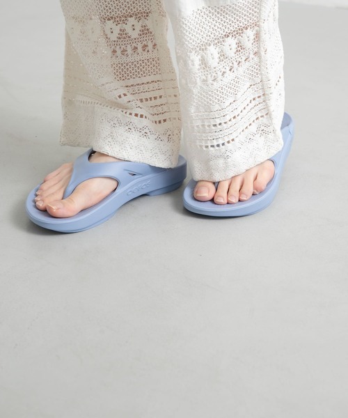 OOFOS（ウーフォス）の「OOFOS　OOriginal（サンダル・レディース・ブラック/ベージュ/カーキ/グレー/ライトブルー/ライトグレー・8/7/6）」の13枚目の写真