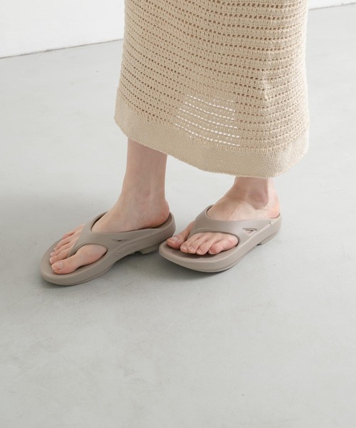 OOFOS（ウーフォス）の「OOFOS　OOriginal（サンダル・レディース・ブラック/ベージュ/カーキ/グレー/ライトブルー/ライトグレー・8/7/6）」の17枚目の写真