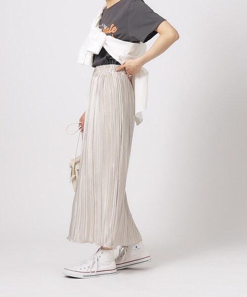 Cutie Blonde（キューティーブロンド）の「◆【無理せずキレイ】華やぐシャイニー感 プリーツナロースカート（スカート・レディース・ブラック/ナチュラル/チャコールグレー・04/03/02）」の14枚目の写真