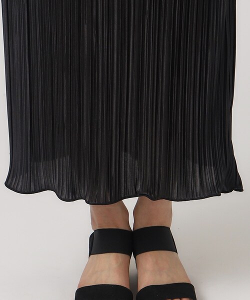 Cutie Blonde（キューティーブロンド）の「◆【無理せずキレイ】華やぐシャイニー感 プリーツナロースカート（スカート・レディース・ブラック/ナチュラル/チャコールグレー・04/03/02）」の4枚目の写真