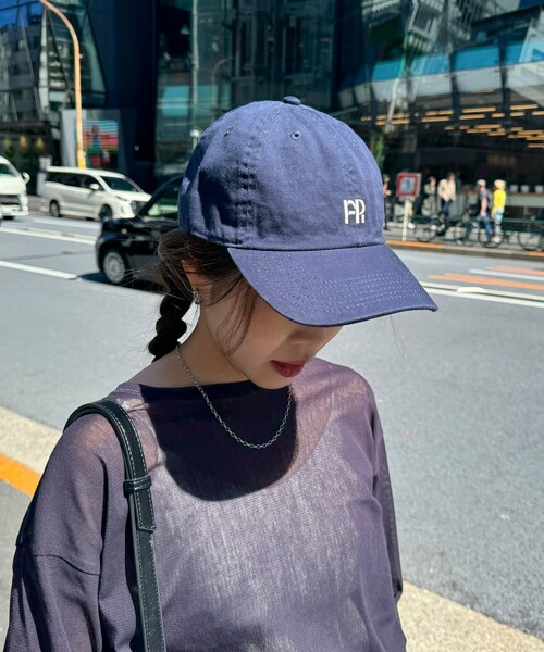 fredy emue（フレディエミュ）の「【新色登場】FR刺しゅうキャップ（キャップ・レディース・チャコールグレー/ベージュ/ネイビー/レッド/ライトグリーン/サックスブルー/ロイヤルブルー・FREE）」の2枚目の写真