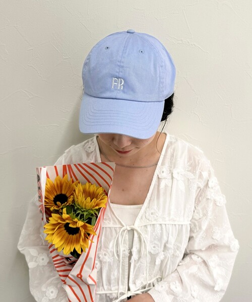 fredy emue（フレディエミュ）の「【新色登場】FR刺しゅうキャップ（キャップ・レディース・チャコールグレー/ベージュ/ネイビー/レッド/ライトグリーン/サックスブルー/ロイヤルブルー・FREE）」の5枚目の写真