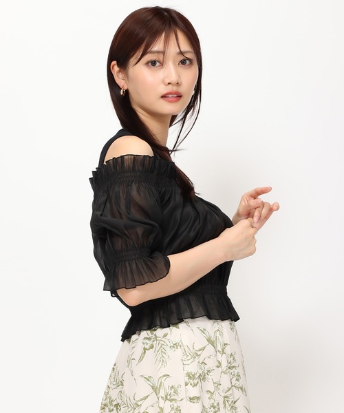 MISCH MASCH（ミッシュマッシュ）の「ギャザーオフショルドッキングニット/MM428313（ニット/セーター・レディース・ピンク/ホワイト/ブラック・ﾌﾘ-）」の2枚目の写真