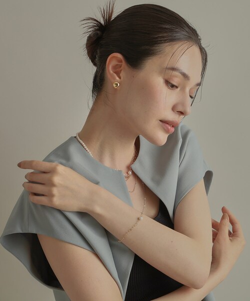 COCOSHNIK(ココシュニック)の「K10中空Dシェイプ ピアス(ピアス(両耳用)・レディース・イエローゴールド・00)」の8枚目の写真
