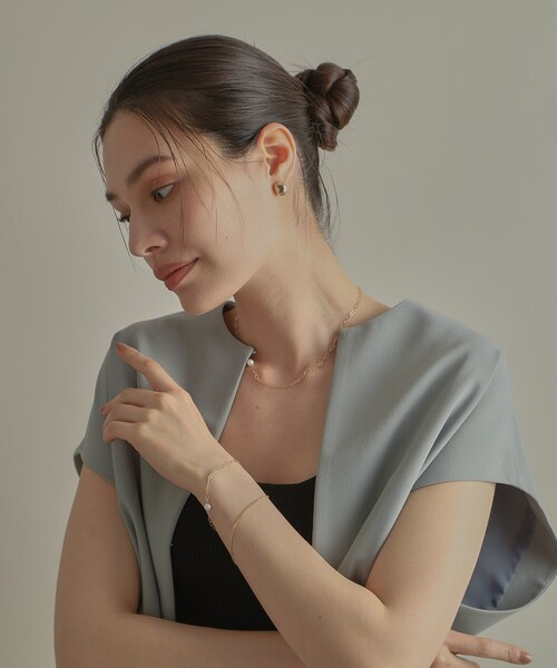 COCOSHNIK(ココシュニック)の「K10中空Dシェイプ ピアス(ピアス(両耳用)・レディース・イエローゴールド・00)」の12枚目の写真