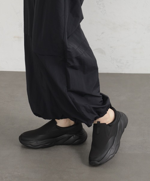 FOUND GOOD(ファウンドグッド)の「撥水スニーカー(スニーカー・レディース・ベージュ/ブラック/グレー系5・XL/L/M/S)」の4枚目の写真