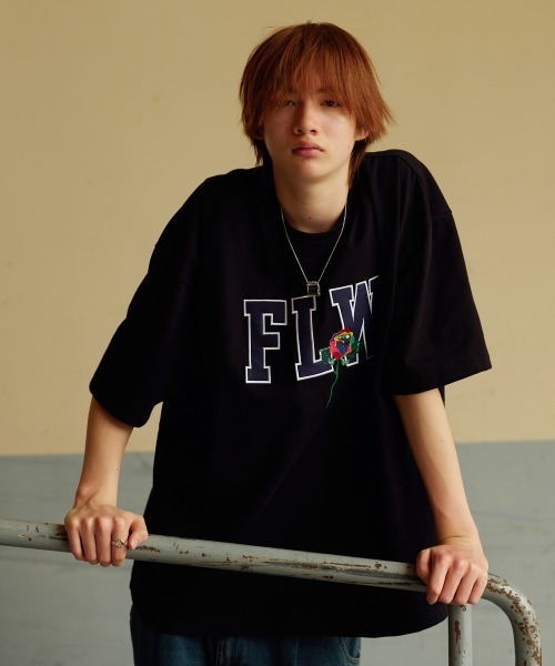 rehacer(レアセル)の「rehacer : FLW Logo on Wakayama HW Body / FLWロゴ on 和歌山 ヘビーウェイトボディー(Tシャツ/カットソー・メンズ・ホワイト/ブラック/グレー・SMALL/MEDIUM/LARGE/X-LARGE)」の7枚目の写真