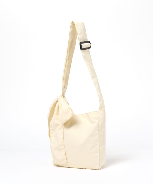 LOWRYS FARM(ローリーズファーム)の「リボンツキショルダーBAG 115007(ショルダーバッグ・レディース・ブラック/アイボリー・FREE)」の1枚目の写真