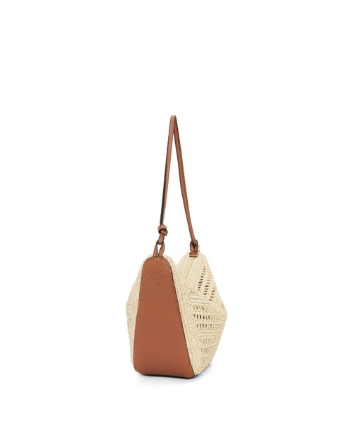LOEWE(ロエベ)の「ハンモックホーボー ミニ(ラフィア&カーフ)(ハンドバッグ・レディース・ナチュラル・ONE SIZE)」の4枚目の写真