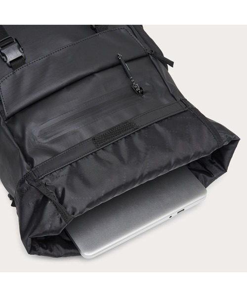 OAKLEY(オークリー)の「オークリー ROAD TRIP TERRAIN 25L RC PACK BACKPACK /バッグ/バックパック/ 17L/ 撥水/ PC/ OAKLEY(バックパック/リュック・メンズ・ネイビー/ブラック・U/ONE SIZE)」の6枚目の写真