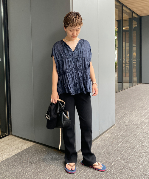 FRAMeWORK（フレームワーク）の「クリースサテンドロストフレンチトップス（シャツ/ブラウス・レディース・ブラック/ネイビー・FREE）」の9枚目の写真