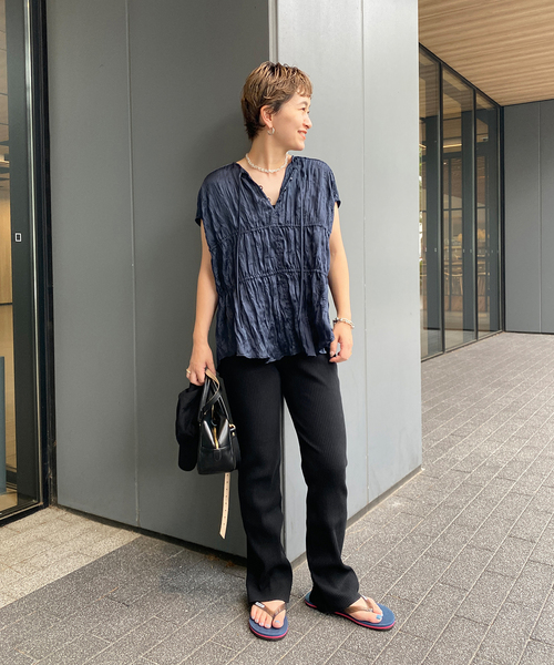 FRAMeWORK（フレームワーク）の「クリースサテンドロストフレンチトップス（シャツ/ブラウス・レディース・ブラック/ネイビー・FREE）」の8枚目の写真