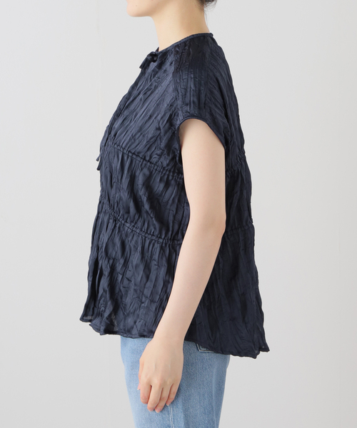 FRAMeWORK（フレームワーク）の「クリースサテンドロストフレンチトップス（シャツ/ブラウス・レディース・ブラック/ネイビー・FREE）」の4枚目の写真