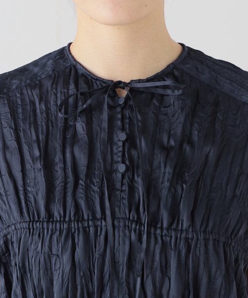 FRAMeWORK（フレームワーク）の「クリースサテンドロストフレンチトップス（シャツ/ブラウス・レディース・ブラック/ネイビー・FREE）」の17枚目の写真