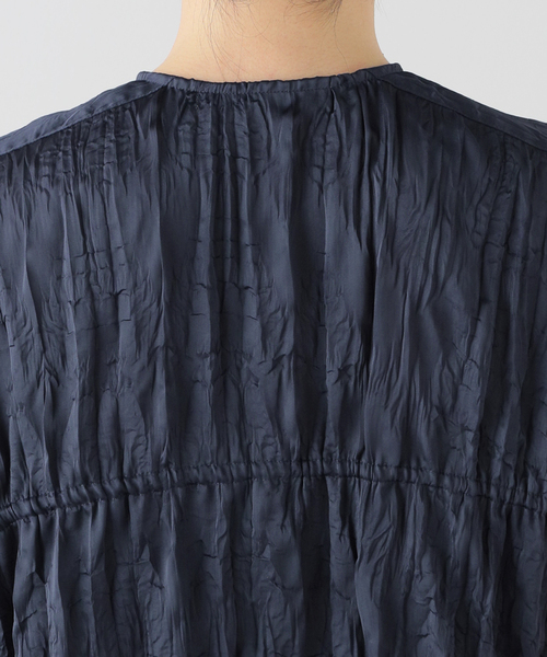 FRAMeWORK（フレームワーク）の「クリースサテンドロストフレンチトップス（シャツ/ブラウス・レディース・ブラック/ネイビー・FREE）」の18枚目の写真