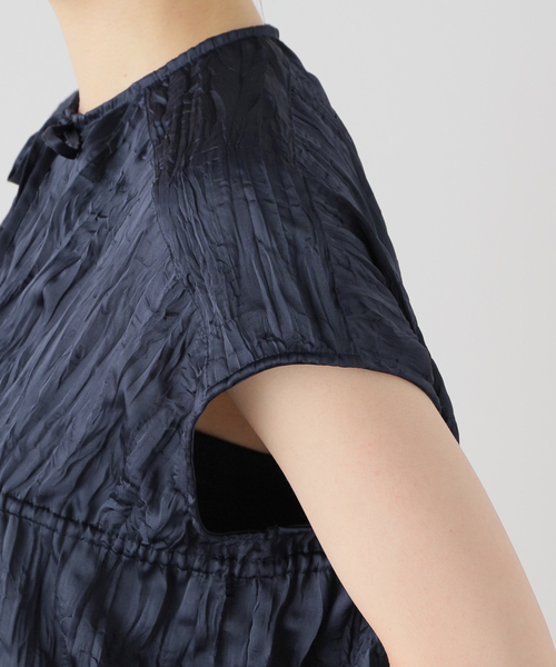 FRAMeWORK（フレームワーク）の「クリースサテンドロストフレンチトップス（シャツ/ブラウス・レディース・ブラック/ネイビー・FREE）」の19枚目の写真