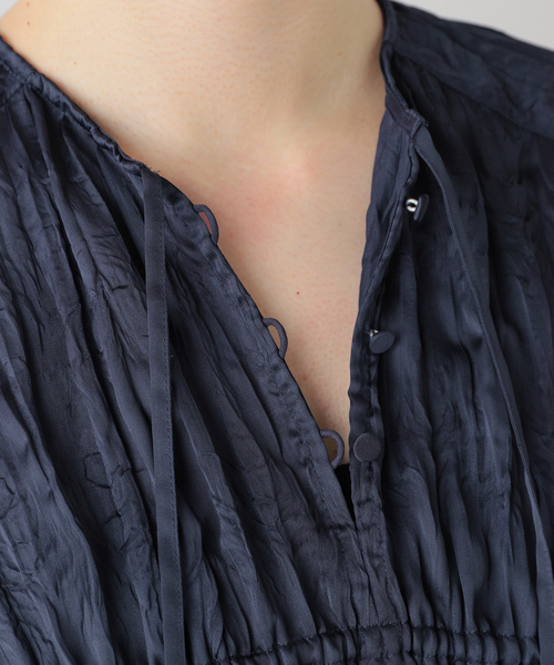 FRAMeWORK（フレームワーク）の「クリースサテンドロストフレンチトップス（シャツ/ブラウス・レディース・ブラック/ネイビー・FREE）」の22枚目の写真