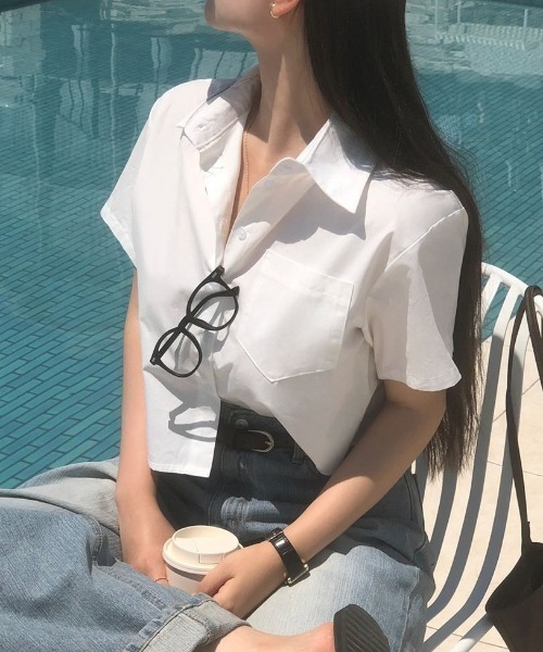 BEIDELLI（ベイデリー）の「[BELLIDE MADE] スタンダードセミクロップド半袖シャツ（シャツ/ブラウス・レディース・クリーム/チャコールグレー/スカイブルー/ホワイト・FREE）」の2枚目の写真