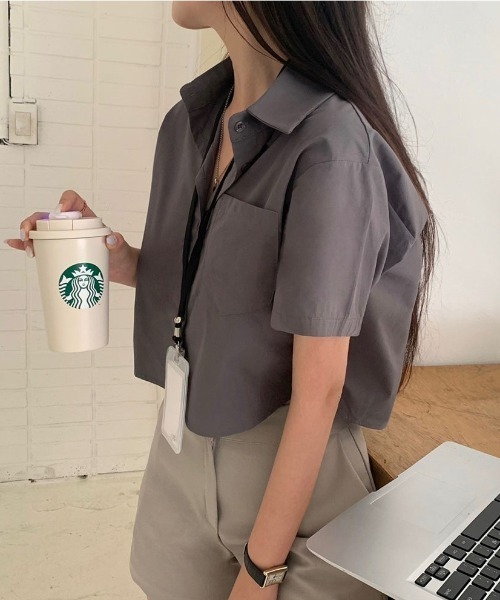 BEIDELLI（ベイデリー）の「[BELLIDE MADE] スタンダードセミクロップド半袖シャツ（シャツ/ブラウス・レディース・クリーム/チャコールグレー/スカイブルー/ホワイト・FREE）」の14枚目の写真