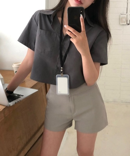 BEIDELLI（ベイデリー）の「[BELLIDE MADE] スタンダードセミクロップド半袖シャツ（シャツ/ブラウス・レディース・クリーム/チャコールグレー/スカイブルー/ホワイト・FREE）」の6枚目の写真