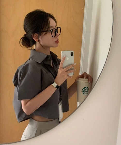 BEIDELLI（ベイデリー）の「[BELLIDE MADE] スタンダードセミクロップド半袖シャツ（シャツ/ブラウス・レディース・クリーム/チャコールグレー/スカイブルー/ホワイト・FREE）」の5枚目の写真