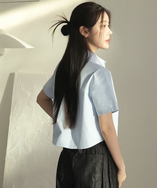 BEIDELLI（ベイデリー）の「[BELLIDE MADE] スタンダードセミクロップド半袖シャツ（シャツ/ブラウス・レディース・クリーム/チャコールグレー/スカイブルー/ホワイト・FREE）」の9枚目の写真