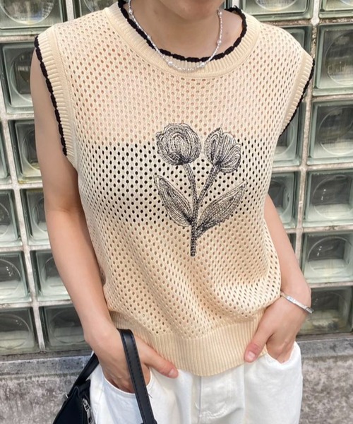 mebole(メボレ)の「flower刺繍サマーニットタンクトップ(タンクトップ・レディース・ホワイト/グリーン/ブラック/アイボリー・FREE)」の13枚目の写真