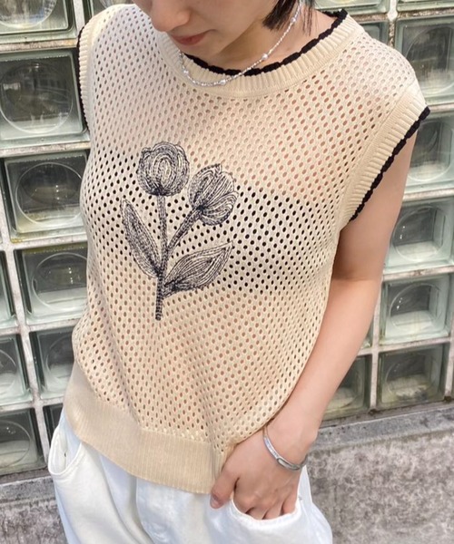 mebole(メボレ)の「flower刺繍サマーニットタンクトップ(タンクトップ・レディース・ホワイト/グリーン/ブラック/アイボリー・FREE)」の14枚目の写真