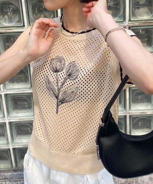 mebole(メボレ)の「flower刺繍サマーニットタンクトップ(タンクトップ・レディース・ホワイト/グリーン/ブラック/アイボリー・FREE)」の17枚目の写真